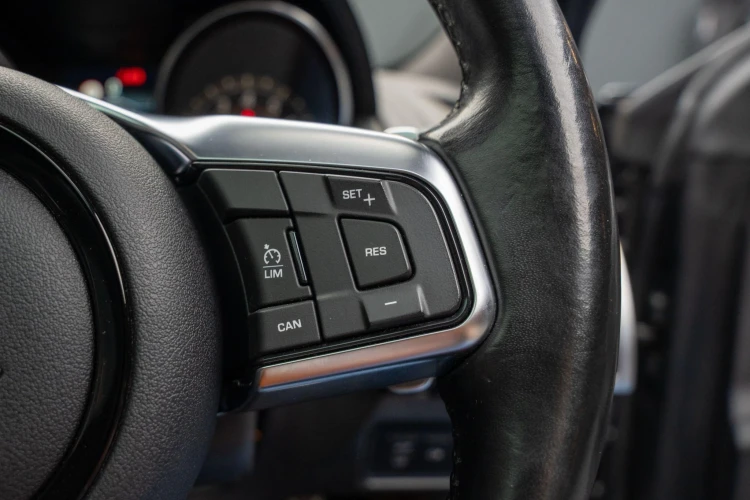 Vehicle Image 32