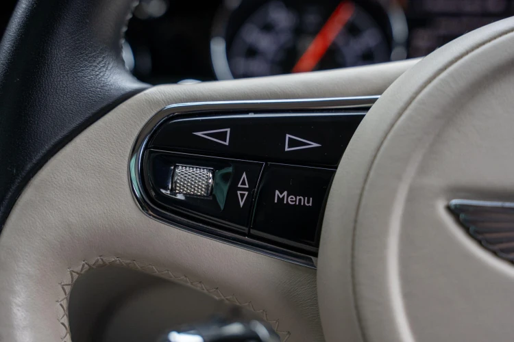 Vehicle Image 32