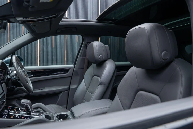 Vehicle Image 30