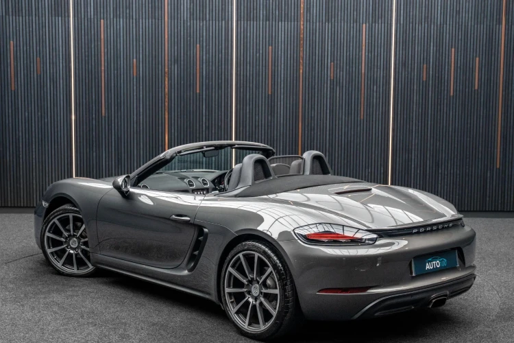 Vehicle Image 21