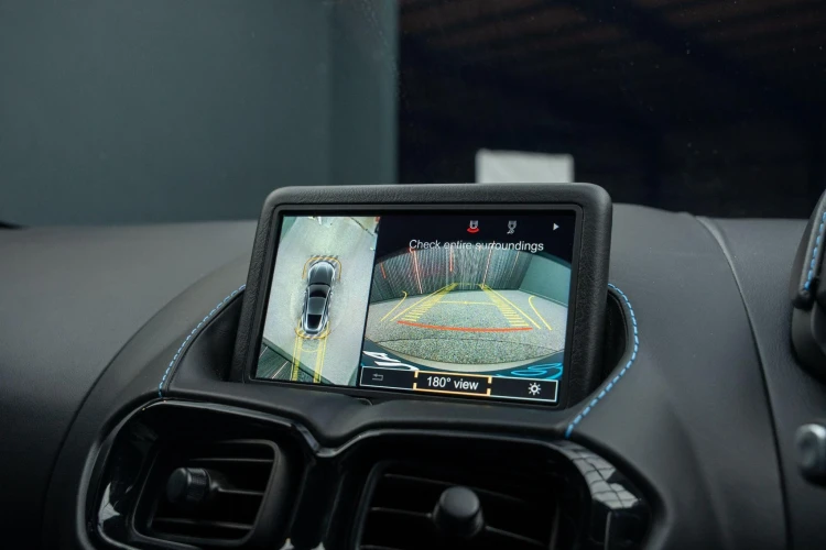 Vehicle Image 6