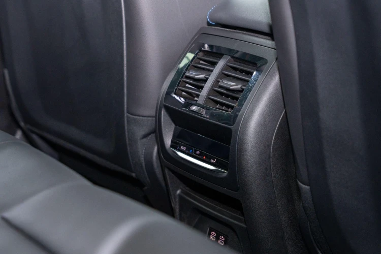 Vehicle Image 45