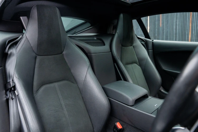 Vehicle Image 12