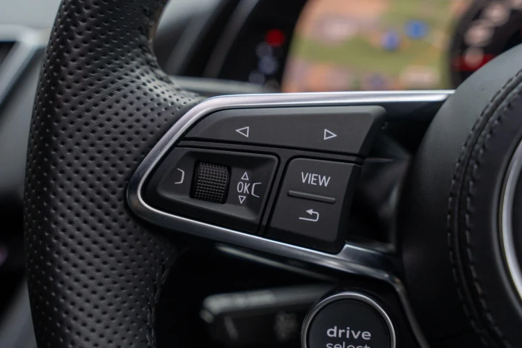 Vehicle Image 30