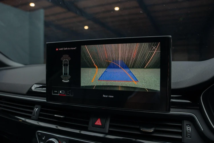 Vehicle Image 6