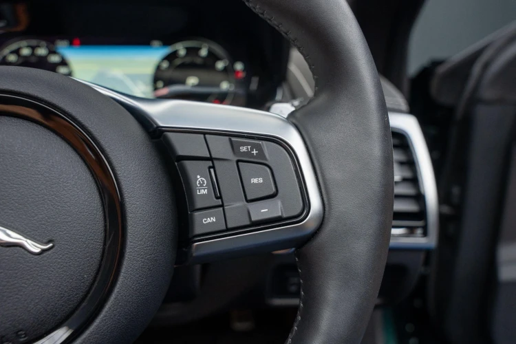 Vehicle Image 36