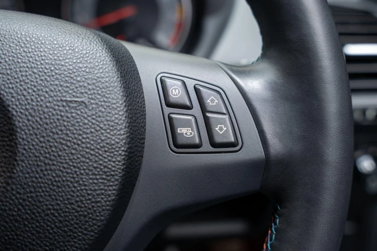 Vehicle Image 32