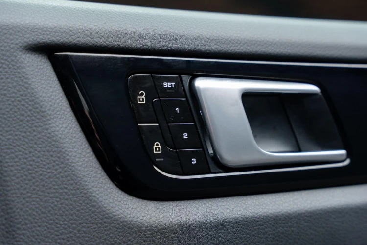 Vehicle Image 30