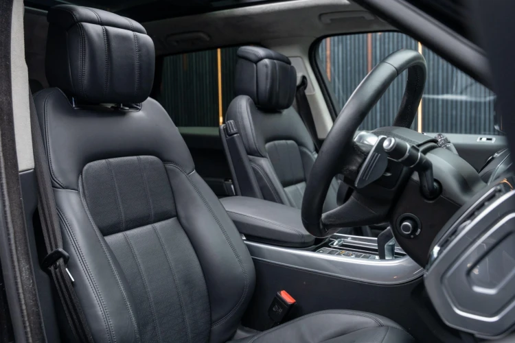 Vehicle Image 12