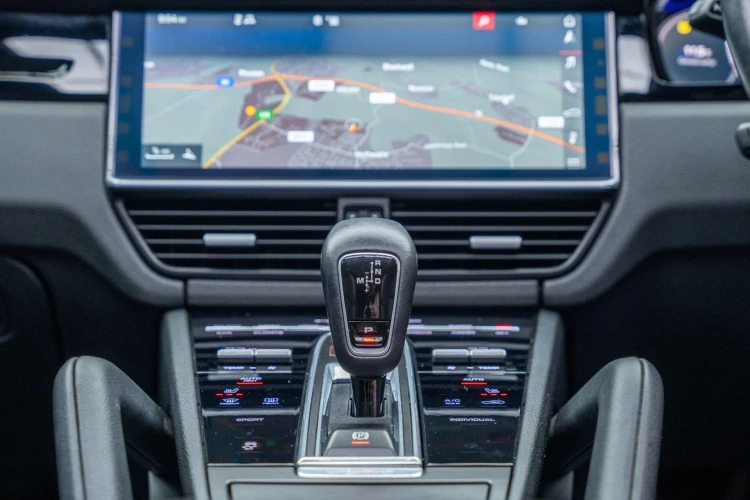 Vehicle Image 12