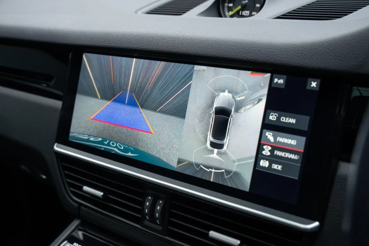 Vehicle Image 8