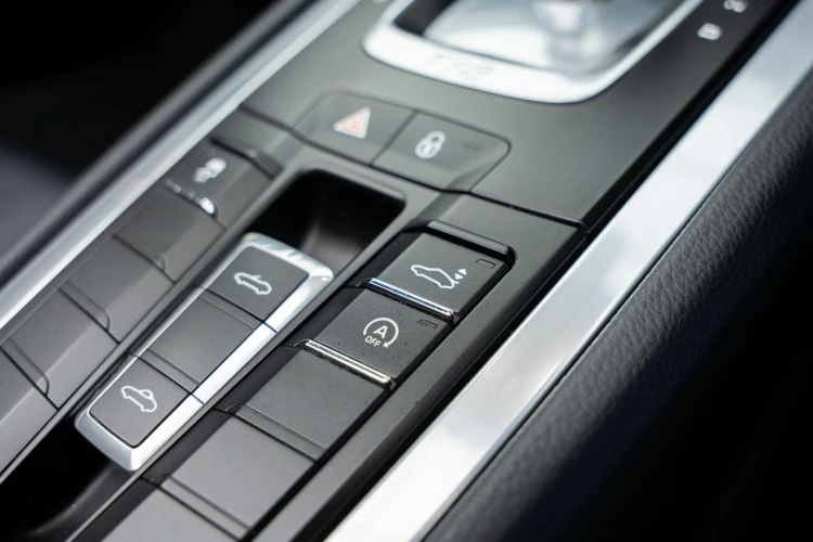 Vehicle Image 30