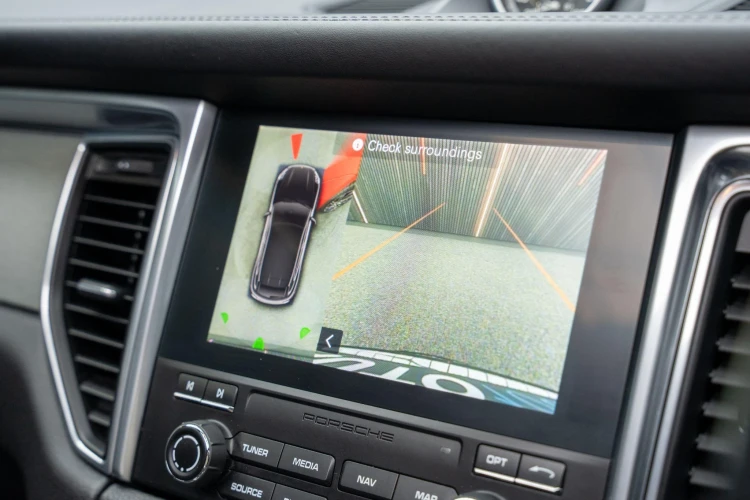 Vehicle Image 12