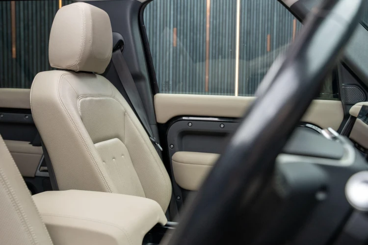 Vehicle Image 12