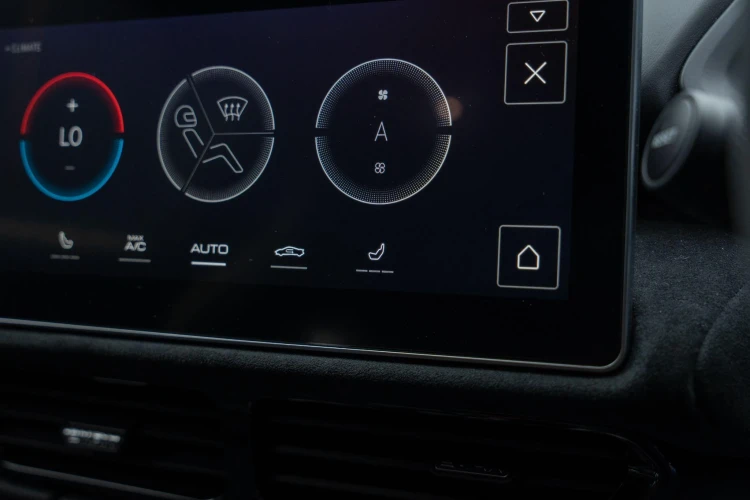 Vehicle Image 16