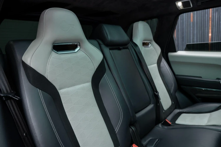 Vehicle Image 16