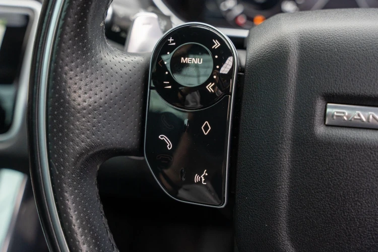 Vehicle Image 25