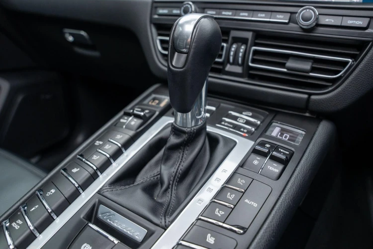 Vehicle Image 32
