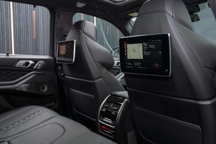 Vehicle Image 6