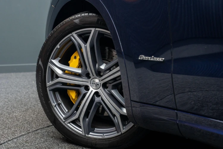 Vehicle Image 13