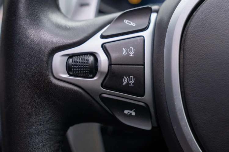 Vehicle Image 30