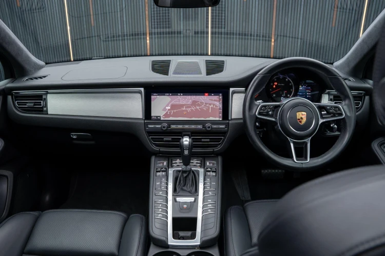 Vehicle Image 35