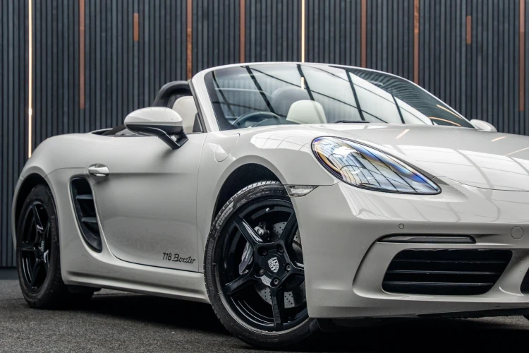 Vehicle Image 11