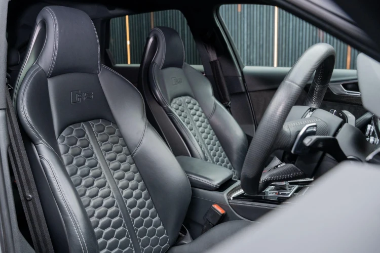 Vehicle Image 12