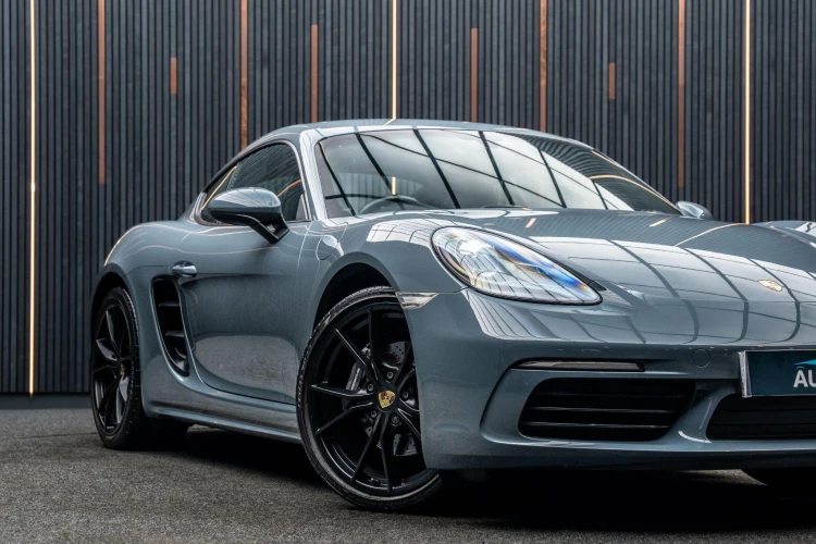 Vehicle Image 9