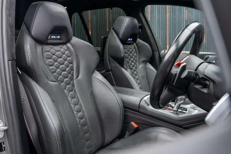 Vehicle Image 12