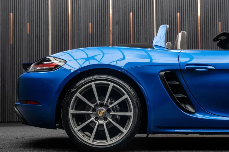 Vehicle Image 21