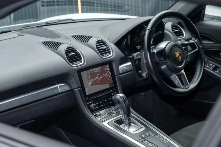 Vehicle Image 32