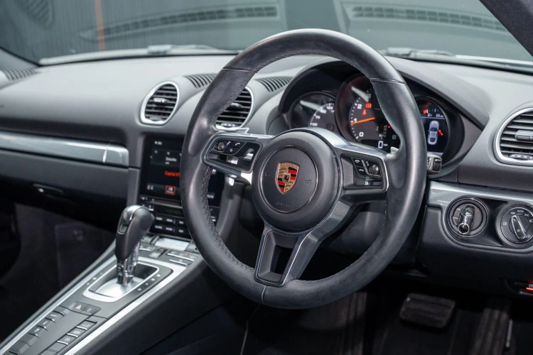 Vehicle Image 4