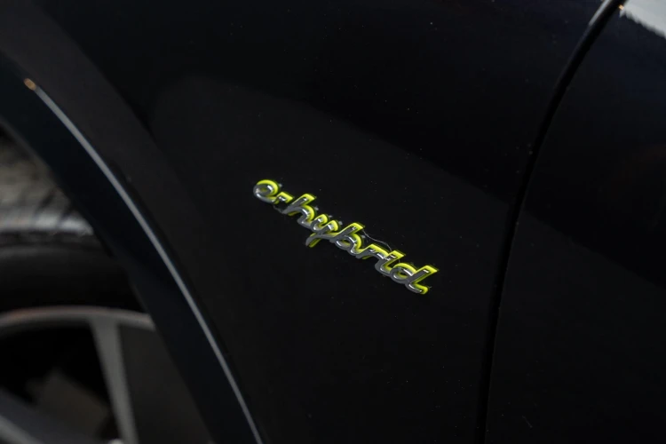 Vehicle Image 25