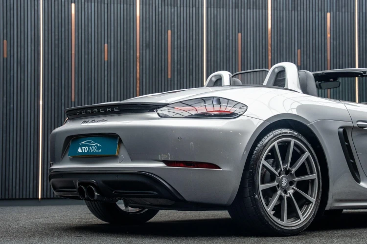 Vehicle Image 23