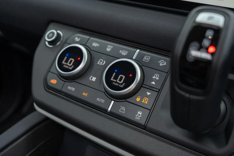Vehicle Image 30