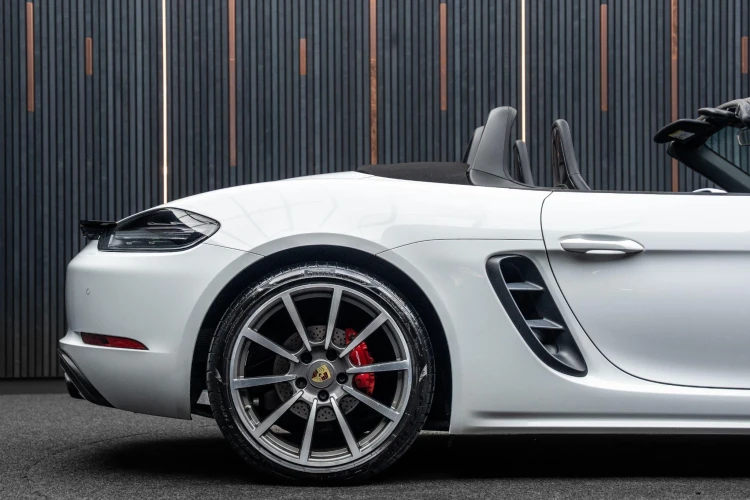 Vehicle Image 21