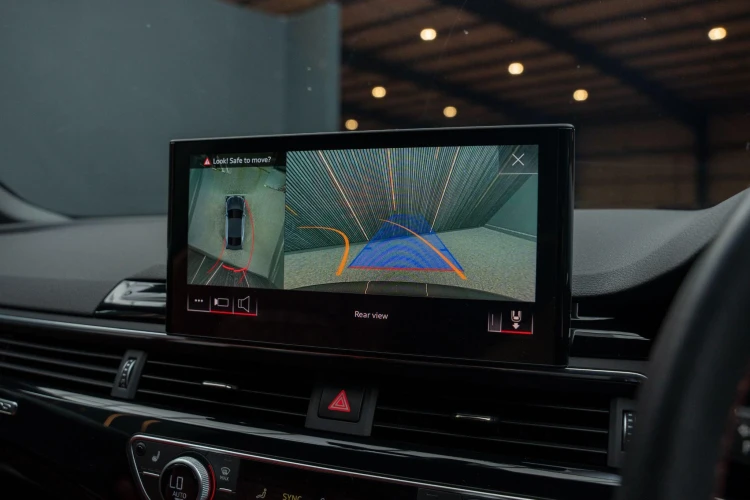 Vehicle Image 8