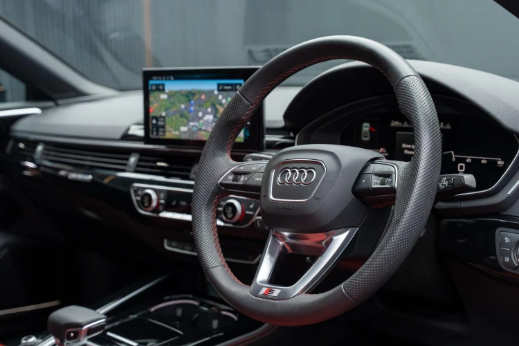 Vehicle Image 4