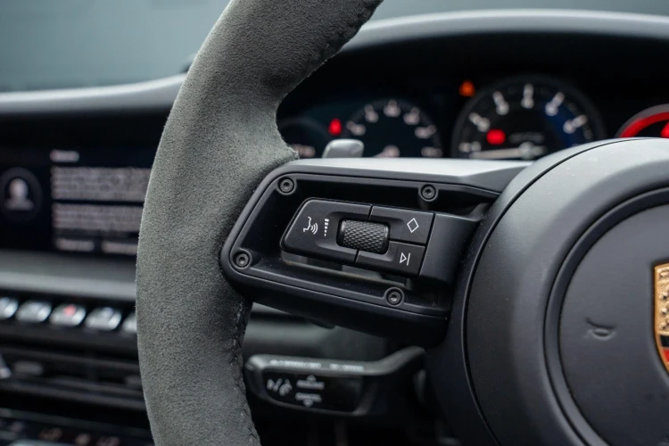 Vehicle Image 25