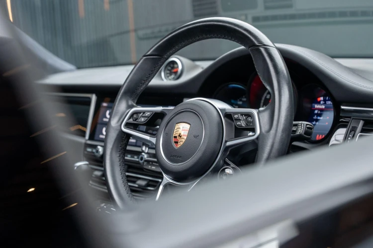 Vehicle Image 21