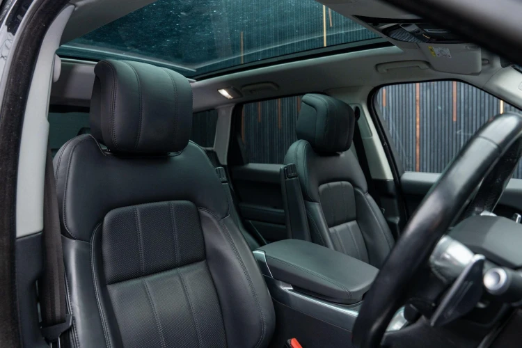 Vehicle Image 12