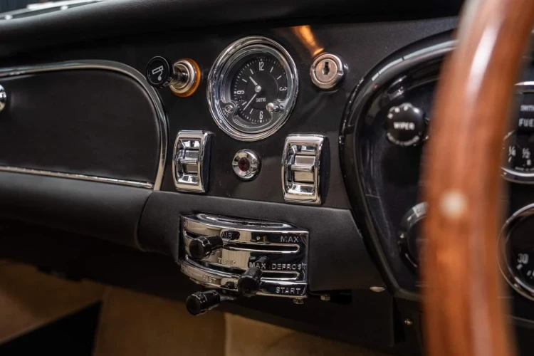 Vehicle Image 37