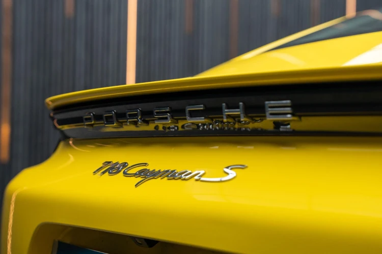 Vehicle Image 25