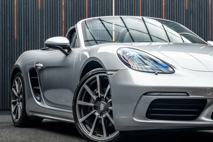 Vehicle Image 9