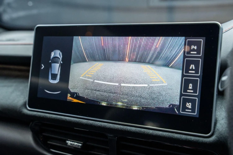 Vehicle Image 8