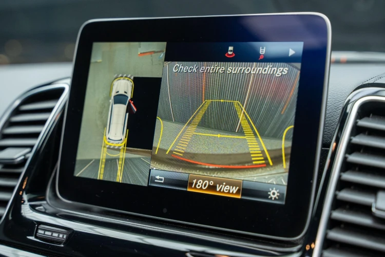 Vehicle Image 8
