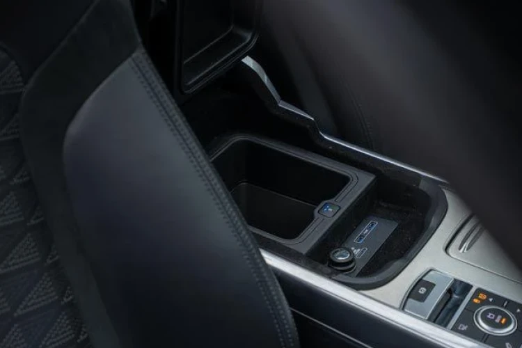 Vehicle Image 12