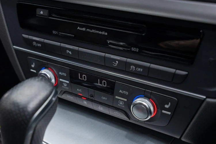 Vehicle Image 35