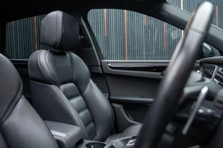 Vehicle Image 30